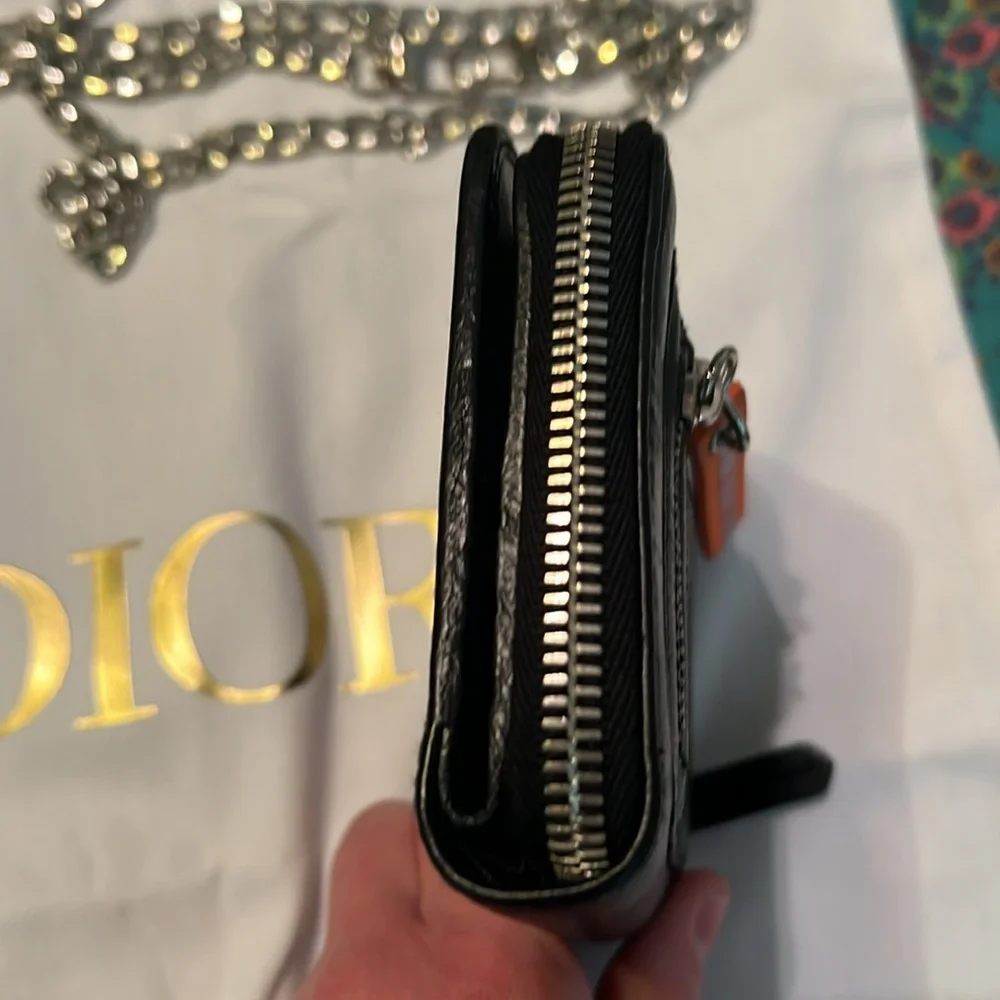 FLASH SALE🔥🔥PRISTINE💗 DIOR SPECIAL EDITION “REMOVE BEFORE FLIGHT WALLET”💗💗💗